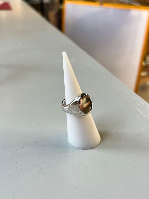 Nieuw: Zegelring met gravure in was